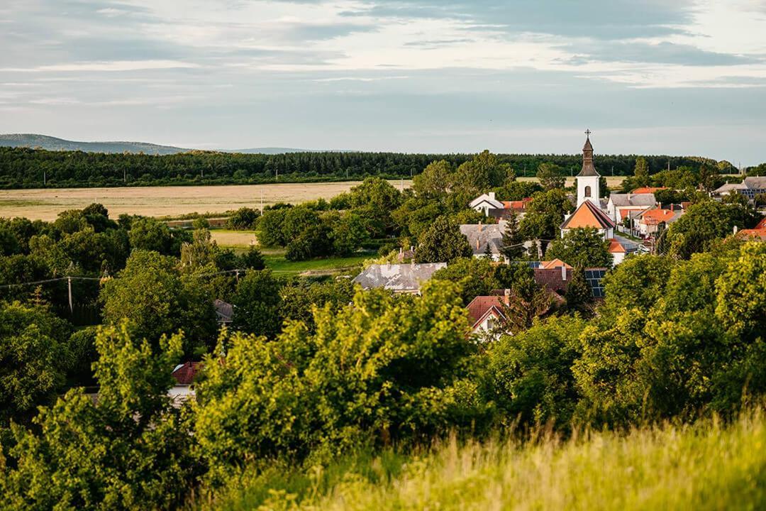 Bed and Breakfast Kakukk Vendeglo Panzio Bánd Exteriér fotografie